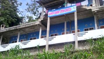 A building with a sign reading "JAPAN HOTEL DANTAN".