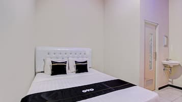 Deluxe Double Room | Laptop workspace, free WiFi, bed sheets