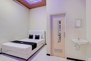Deluxe Double Room - Capital O 93244 Angkasa Inn (Tegal)