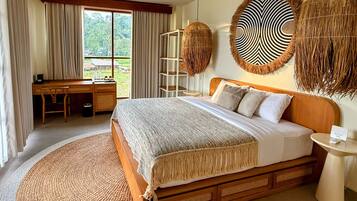 Executive Room | Desk, free WiFi