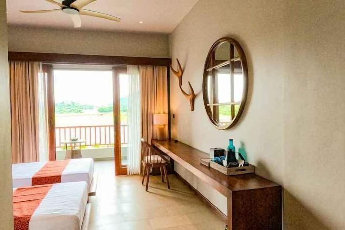 デスク、WiFi (無料)