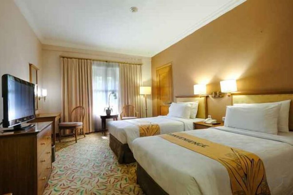 Escritorio, wifi gratis y ropa de cama