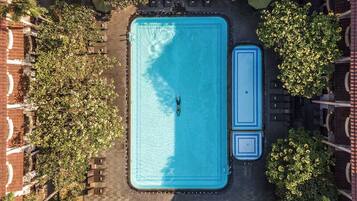 Kolam renang outdoor
