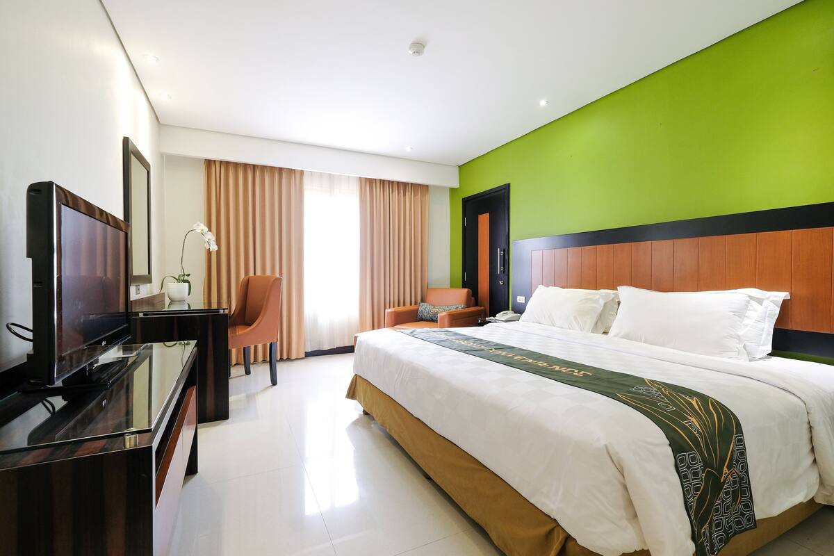 Habitación Deluxe, 1 cama de matrimonio grande | Escritorio, wifi gratis, ropa de cama