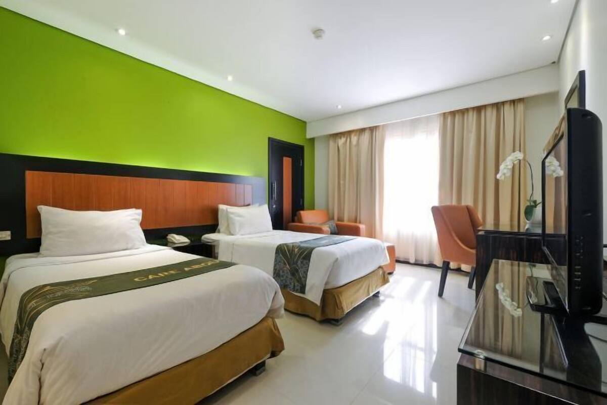 Escritorio, wifi gratis, ropa de cama