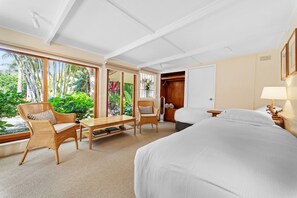 3 slaapkamers, een bureau, een strijkplank/strijkijzer, wifi