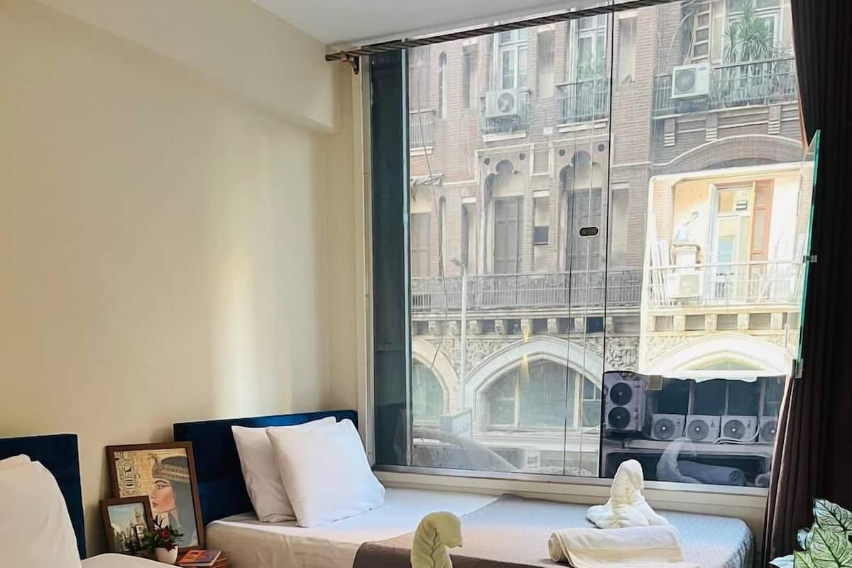 Habitación urbana con 2 camas individuales | Sábanas de algodón egipcio y ropa de cama de alta calidad