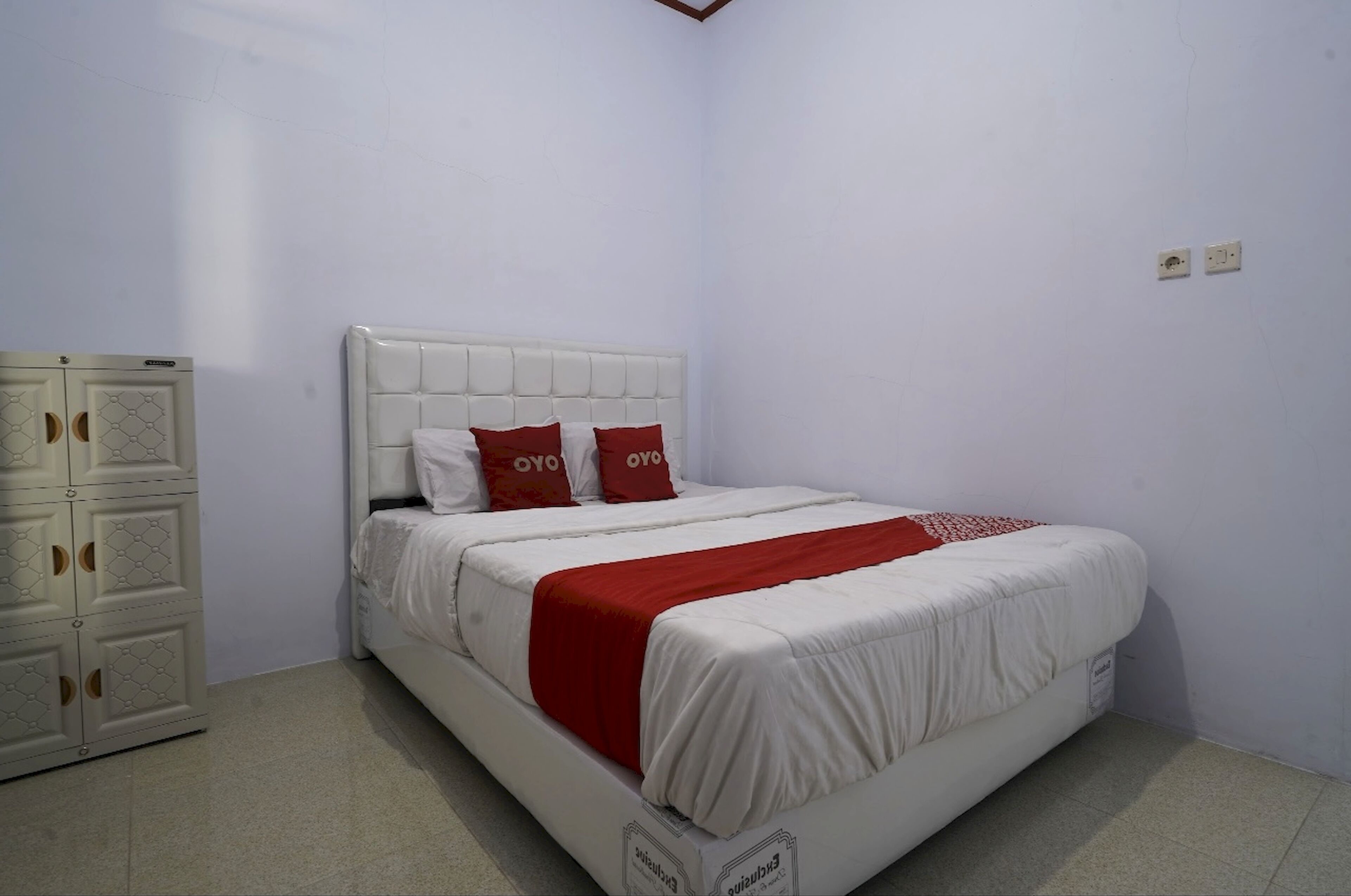 Standard Double Room | Laptop workspace, bed sheets