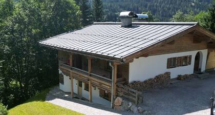 Lovely spacious apartment in wooded area