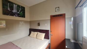 Standard Double Room | Laptop workspace, free WiFi, bed sheets