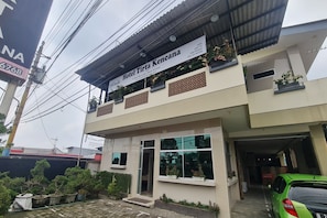 Front of property - Capital O 93250 Hotel Tirta Kencana 2 Baturaden (Baturaden)