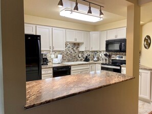 Fridge, microwave, oven, stovetop - 2 bedroom Hidden Gem (Boise)