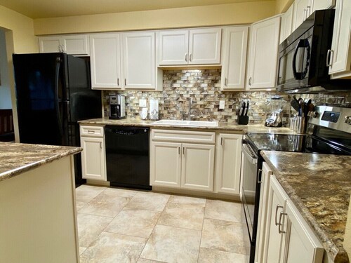 2 bedroom Hidden Gem