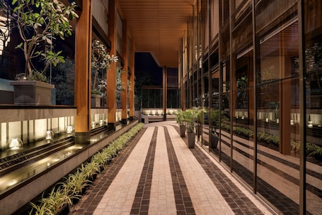 Property entrance. Lemon Tree Premier Malad Mumbai