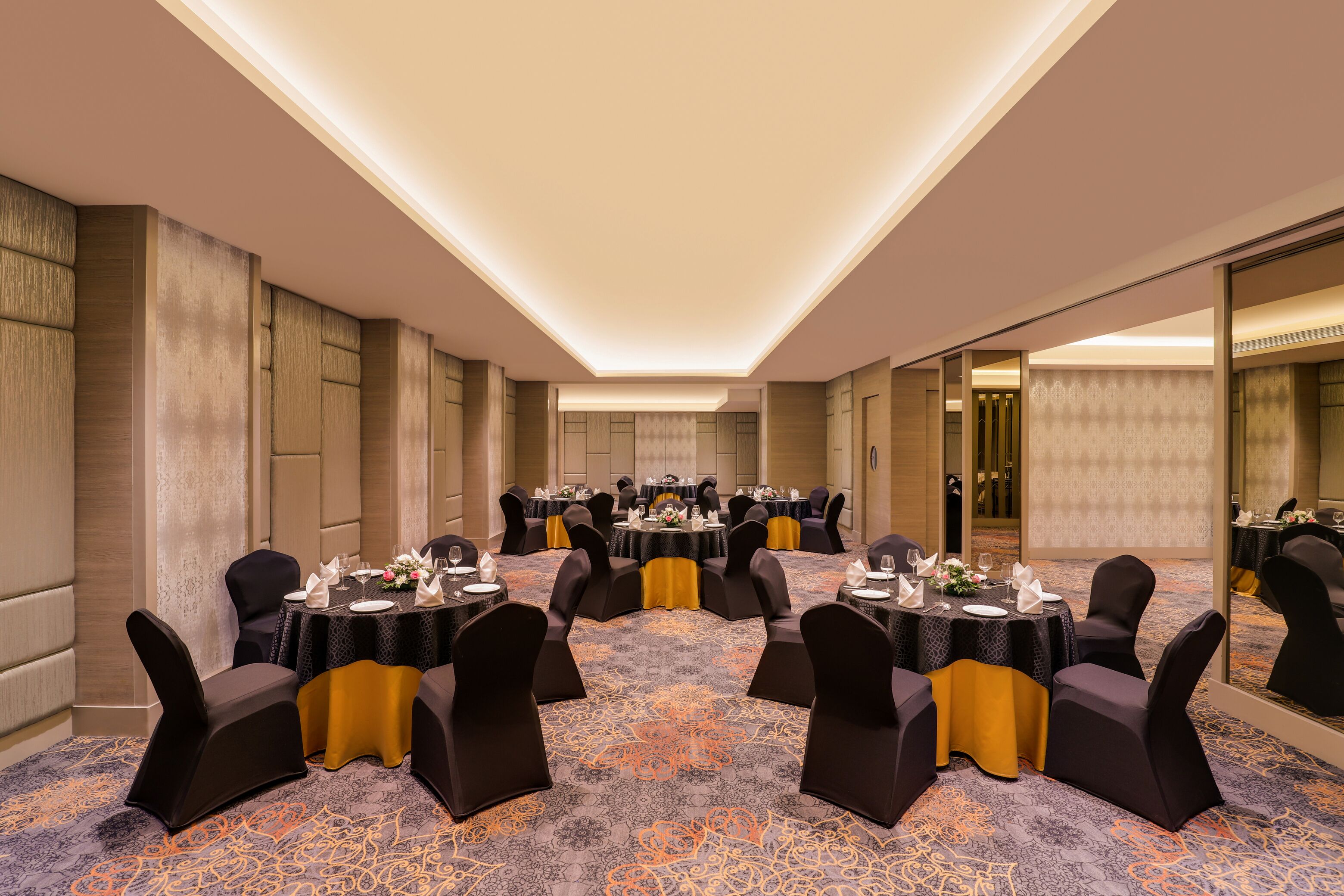 Photo - Lemon Tree Premier Malad Mumbai