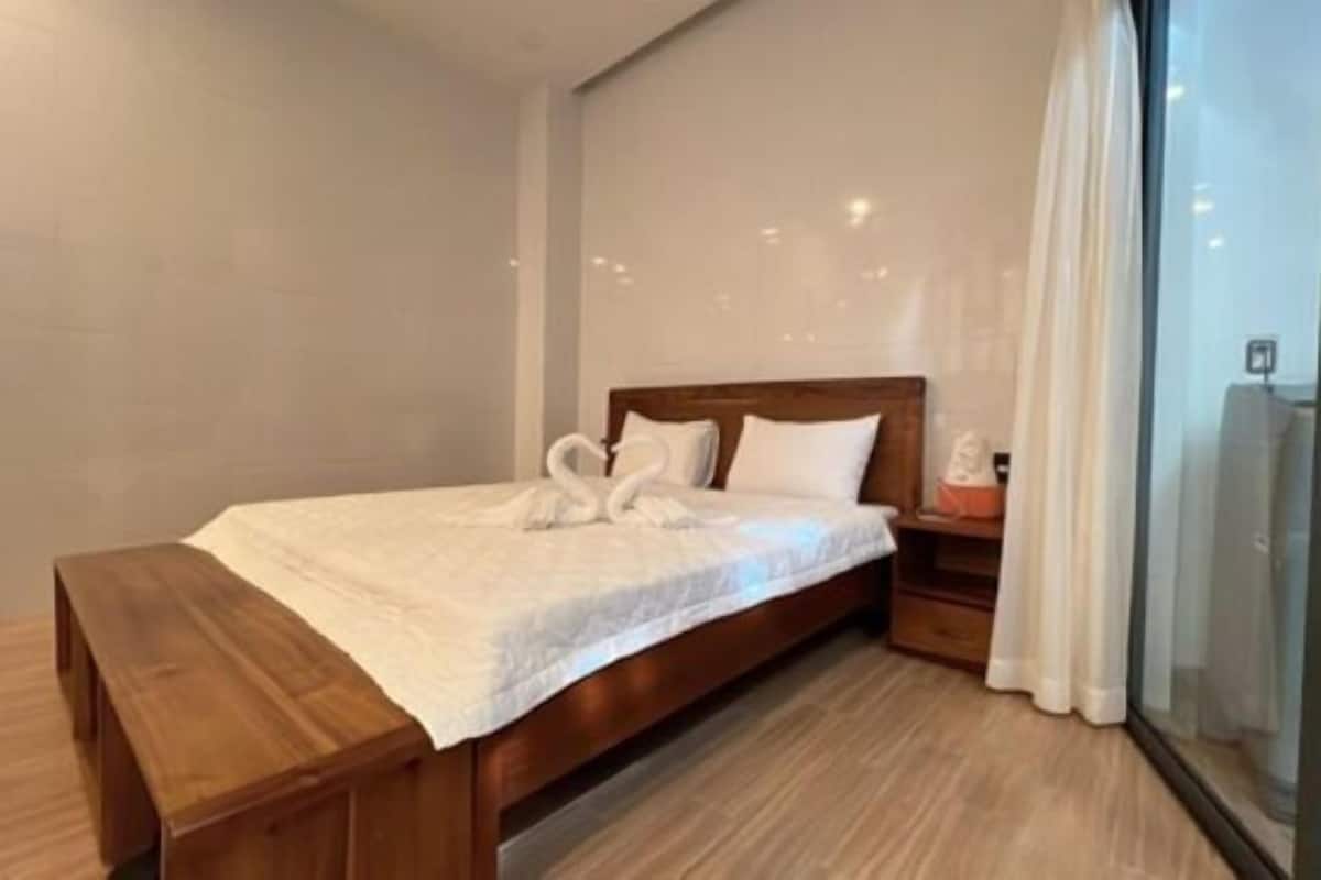 1 bedroom, hypo-allergenic bedding, pillow-top beds