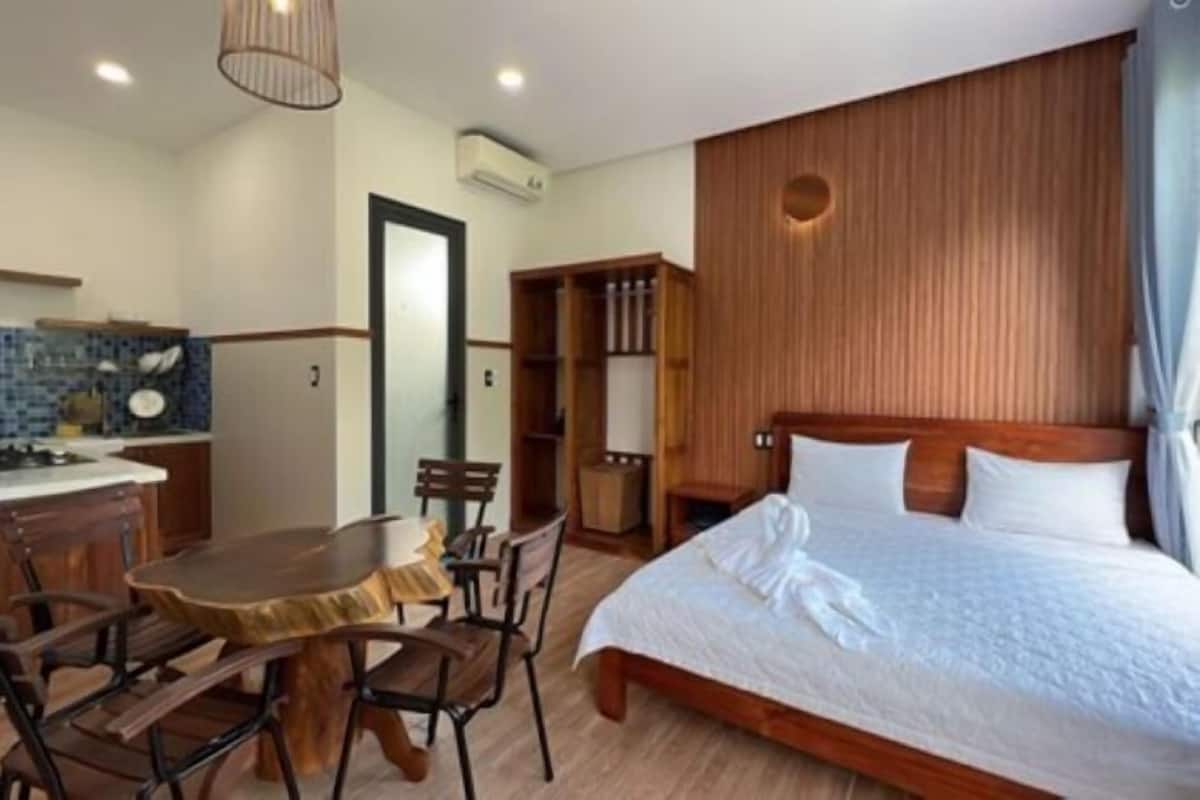 1 bedroom, hypo-allergenic bedding, pillow-top beds