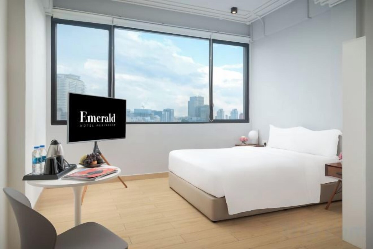 In-room safe, soundproofing, WiFi (free), bed sheets