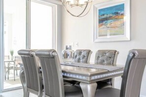 Dining - Gorgeous Home with pool and lake view (Kissimmee)