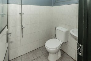 Standard Double Room | Bathroom