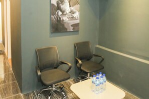 Lobby sitting area - Hotel O Mangga Besar Near Kota Tua Formerly Fresh Hotel (Jakarta)