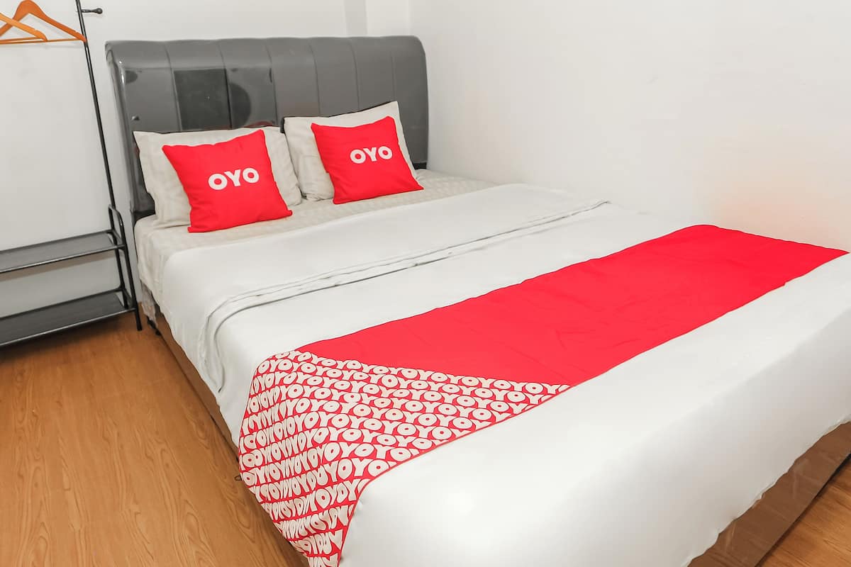 Quarto casal standard | Espaço de trabalho para notebook, Wi-Fi de cortesia, roupa de cama