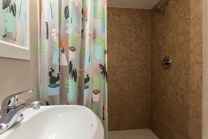  milieuvriendelijk toiletgerief, een haardroger, handdoeken, zeep