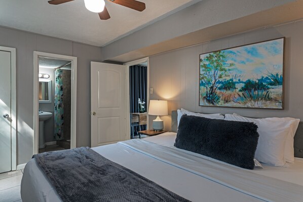 1 bedroom, iron/ironing board, travel crib, free WiFi - The Palm Flats 14! Zoo! Museums! Medical Center! (Houston)