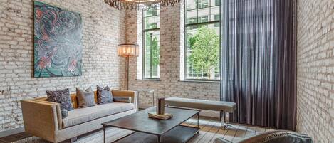 Télévision, chaîne hi-fi