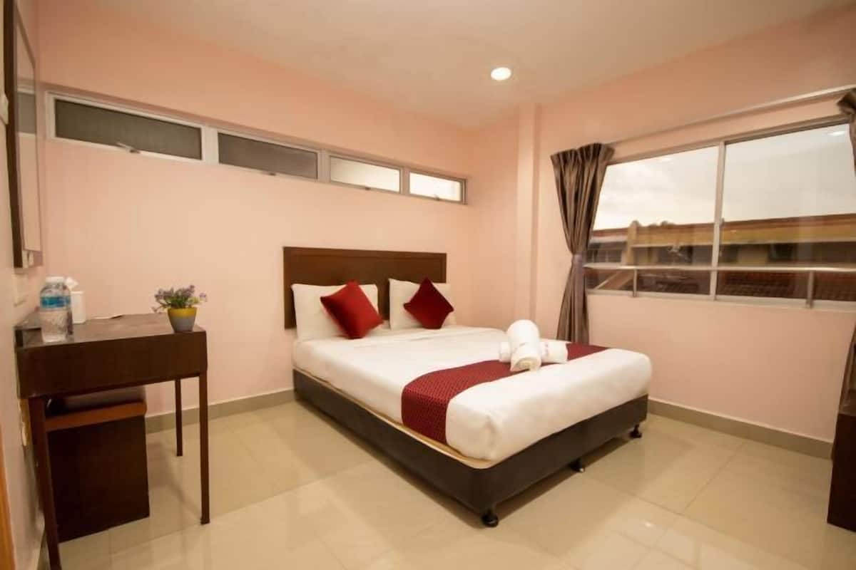1 bedroom, desk, soundproofing, free WiFi
