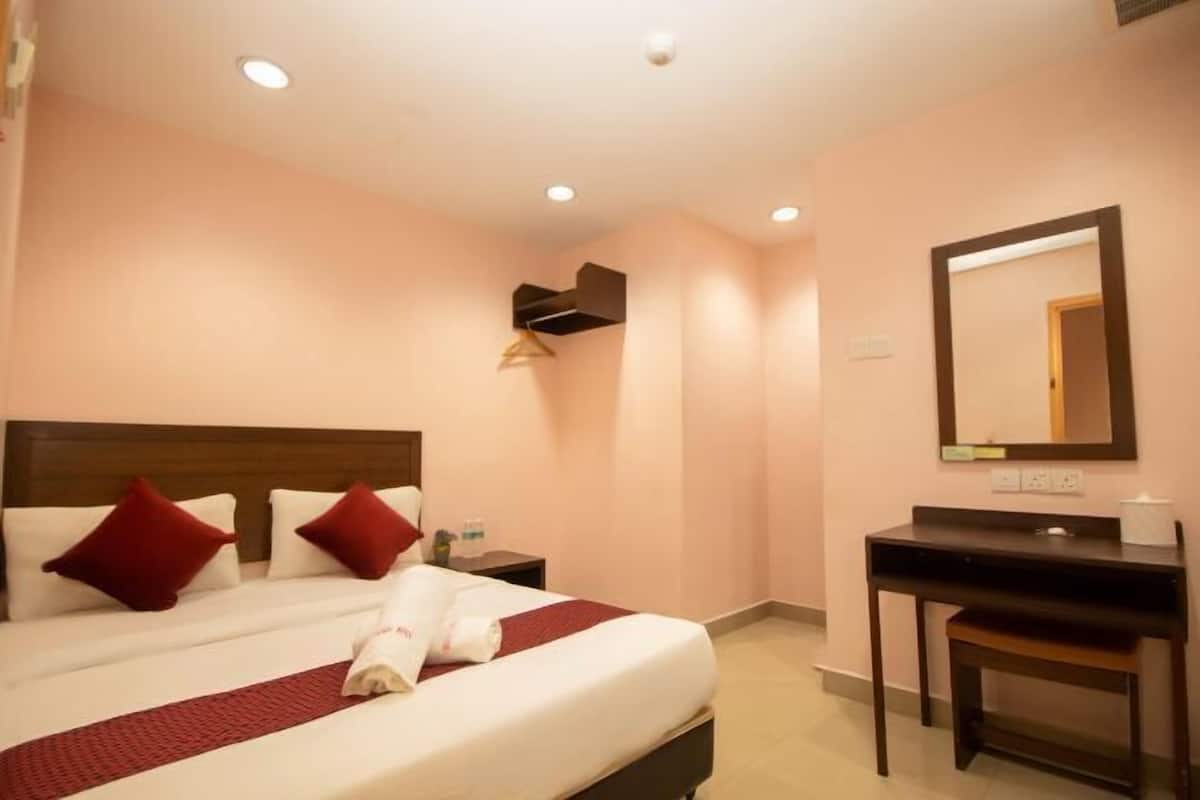 1 bedroom, desk, soundproofing, free WiFi