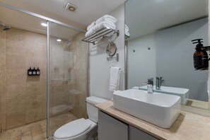 Shower, hair dryer, towels, soap - Capitalia - Best Choice  in Anzures (Ciudad de México)