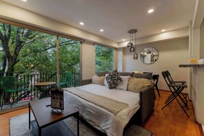 1 bedroom, in-room safe, desk, iron/ironing board