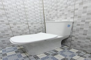 Deluxe Double Room | Bathroom - OYO 93267 Barokah Rooms Syariah (Praya)