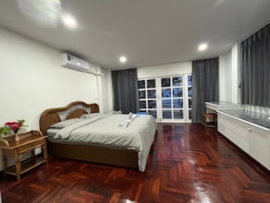 Four-Bedroom Villa - Beach Front | Bathroom | Shower, slippers, towels - Chang Phueak Chao Samran Beach (Phetchaburi)