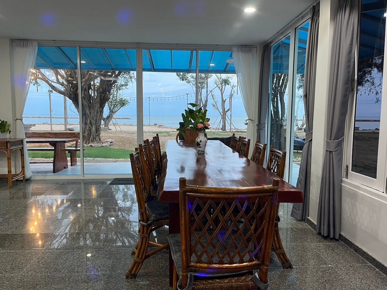 Four-Bedroom Villa - Beach Front | Coin séjour | Télévision à écran plat