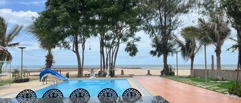 Vista frontal de la propiedad