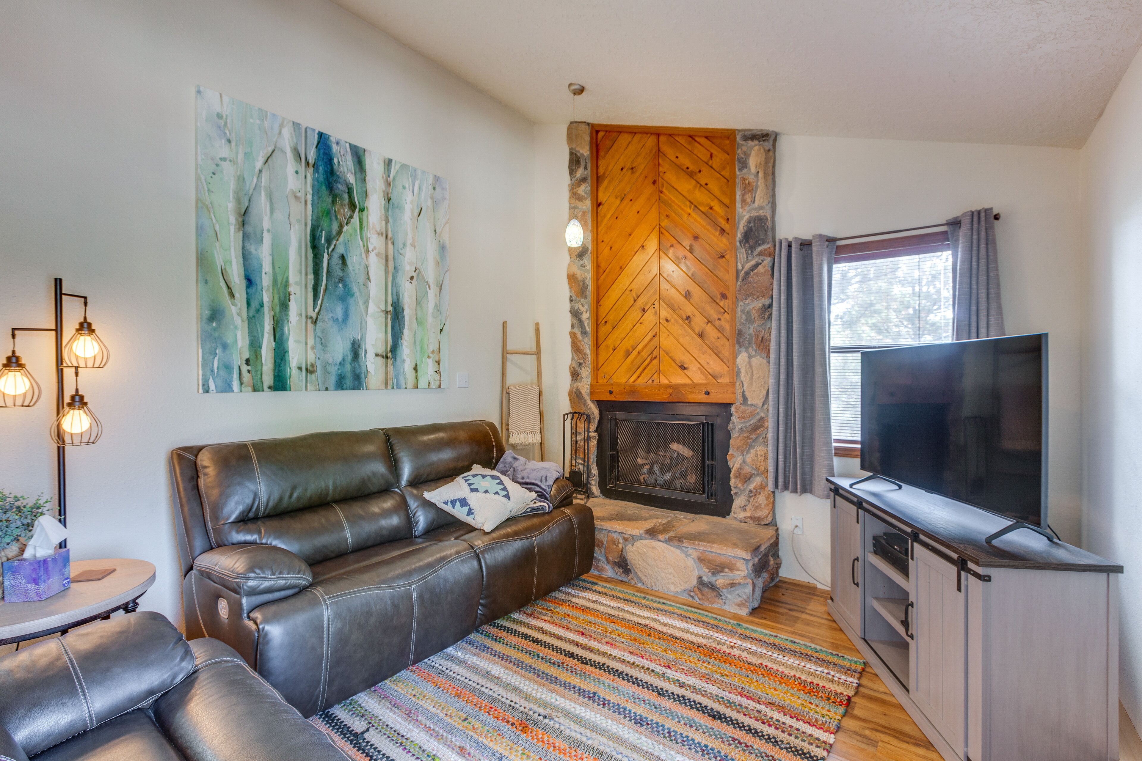 Cozy Angel Fire Condo: Walk to Ski Lift!