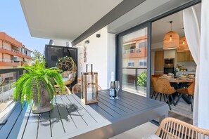 Outdoor dining - Modern and comfortable apartment in Javea, Costa Blanca, Spain  with communal pool for 6 persons (Javea)