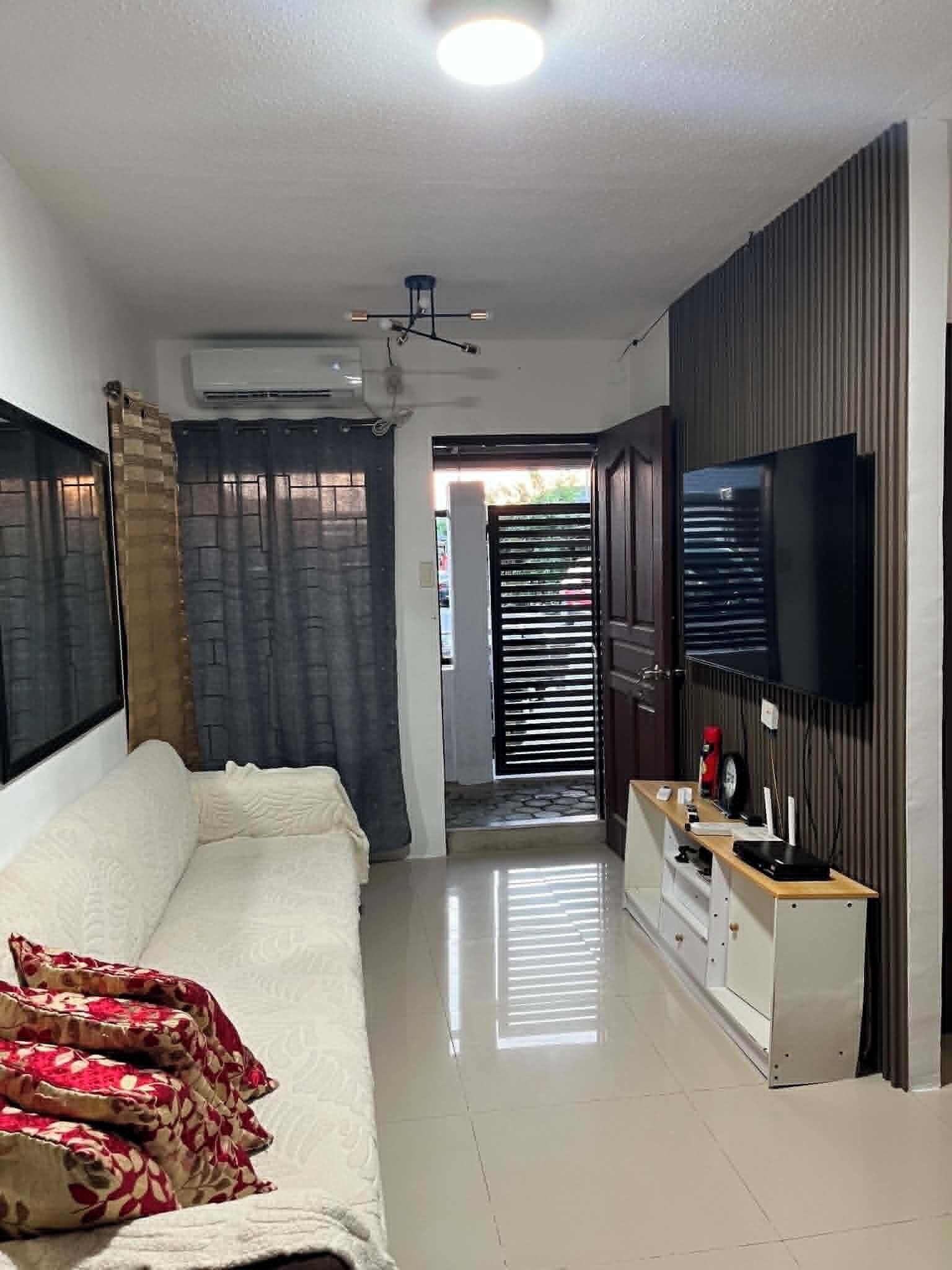 2 bedrooms, desk, WiFi (free), bed sheets
