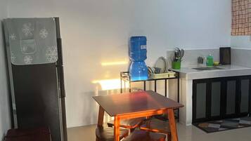 Fridge, stovetop, dishwasher, electric kettle