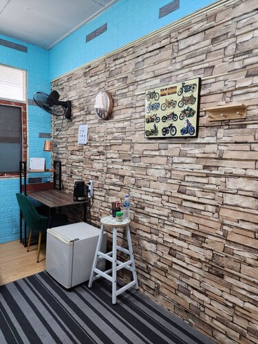 206 Quiet and Cozy Apartment with free WiFi - Fan Room near Skytrain