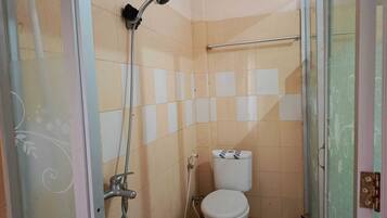 Standard Double Room | Bathroom | Shower, towels