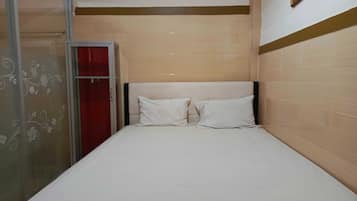 Espacio para trabajar con laptop, wifi gratis y ropa de cama
