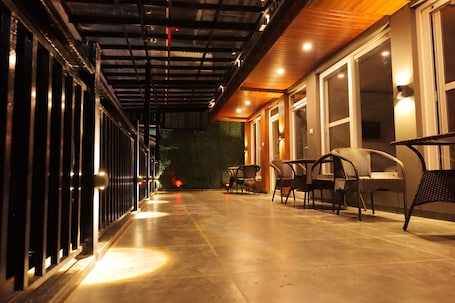 Deluxe Room, Balcony | Balcony