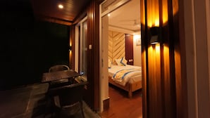 A room with a bed, a table, and a chair. - Hotel Rex  (Dehradun)