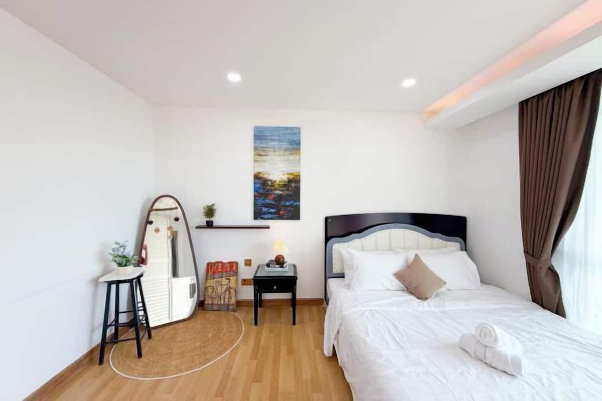 1 habitación y espacio para trabajar con laptop