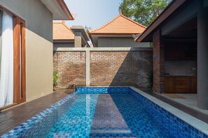 حمّام سباحة خارجي