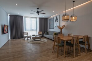 Loftsleilighet | Skrivebord, wi-fi (inkludert) og sengetøy