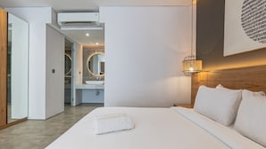 Suite | Desk, WiFi (free), bed sheets - Forseti Athena By Zuzu (Denpasar)